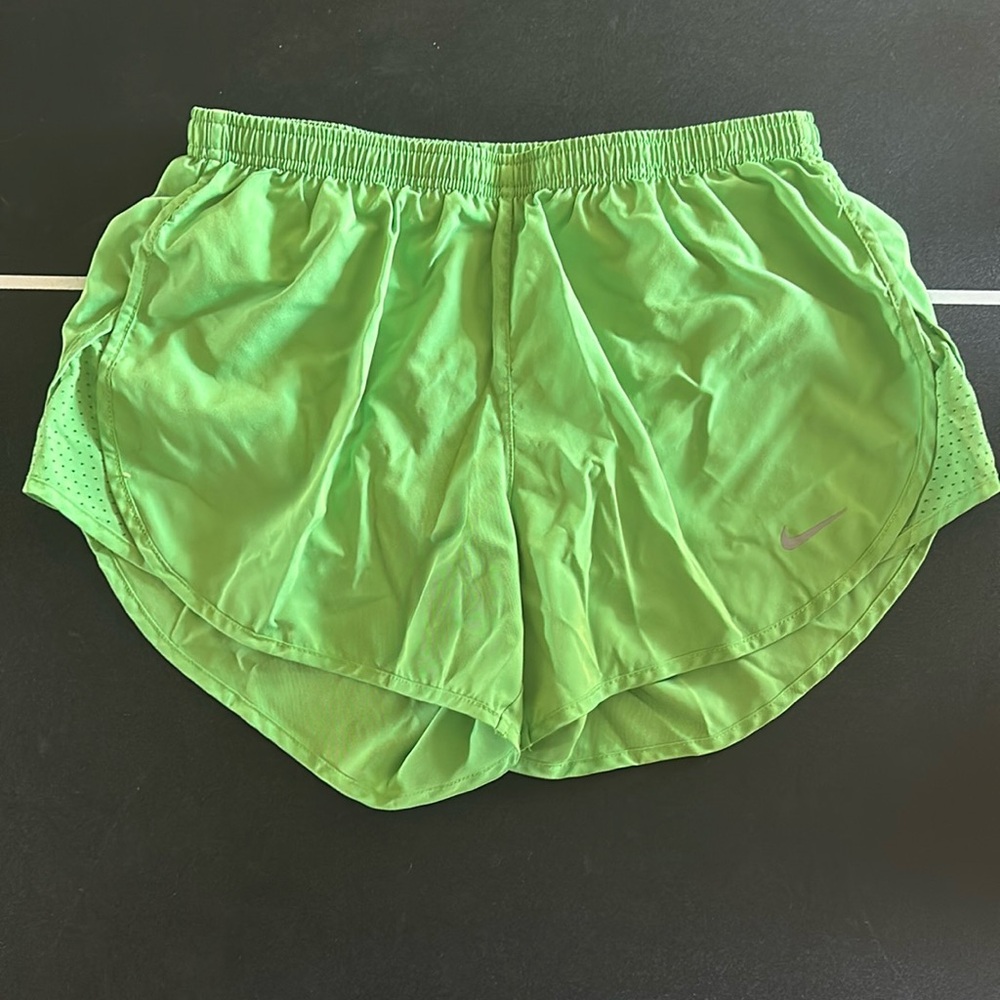 Nike Women’s modern tempo shorts 3”